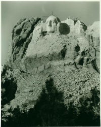 Mount_Rushmore construction 02.jpg